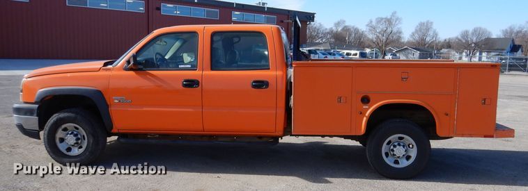 image for item IE9687 2006 Chevrolet Silverado 3500  Crew Cab utility bed pickup truck