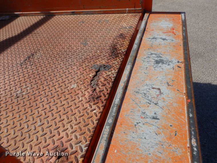 image for item IE9687 2006 Chevrolet Silverado 3500  Crew Cab utility bed pickup truck