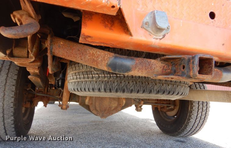 image for item IE9687 2006 Chevrolet Silverado 3500  Crew Cab utility bed pickup truck