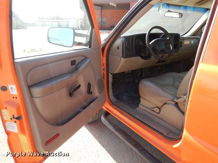 image for item IE9687 2006 Chevrolet Silverado 3500  Crew Cab utility bed pickup truck