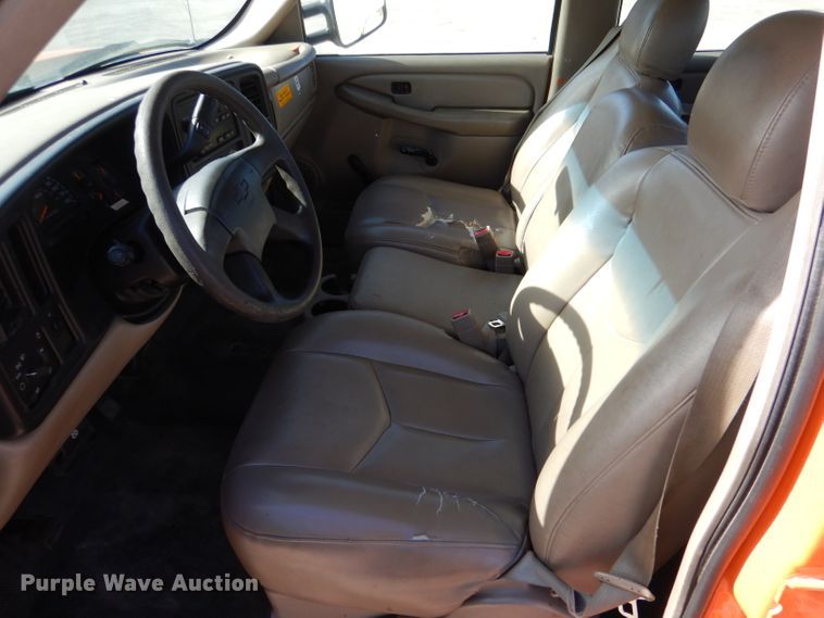 image for item IE9687 2006 Chevrolet Silverado 3500  Crew Cab utility bed pickup truck