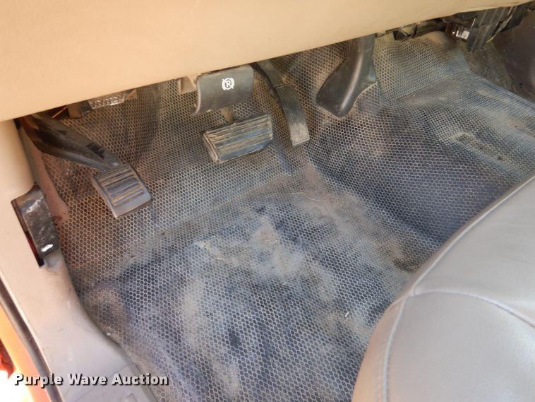 image for item IE9687 2006 Chevrolet Silverado 3500  Crew Cab utility bed pickup truck