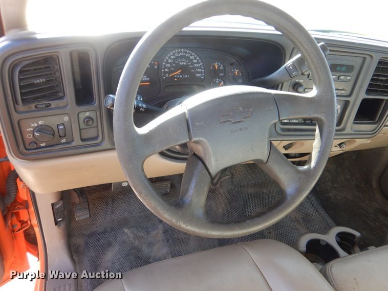 image for item IE9687 2006 Chevrolet Silverado 3500  Crew Cab utility bed pickup truck