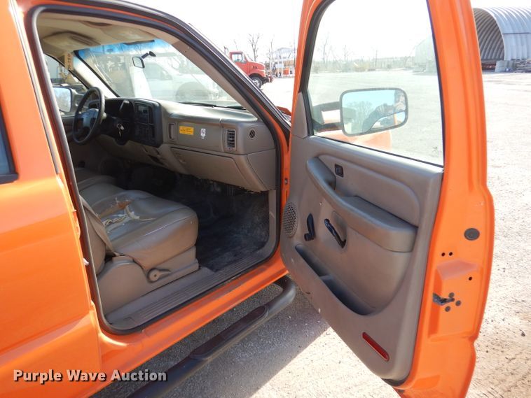 image for item IE9687 2006 Chevrolet Silverado 3500  Crew Cab utility bed pickup truck