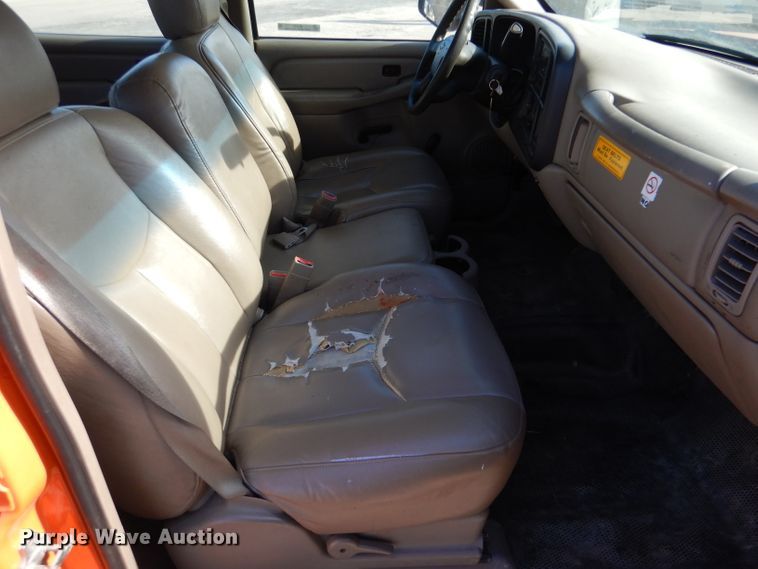 image for item IE9687 2006 Chevrolet Silverado 3500  Crew Cab utility bed pickup truck