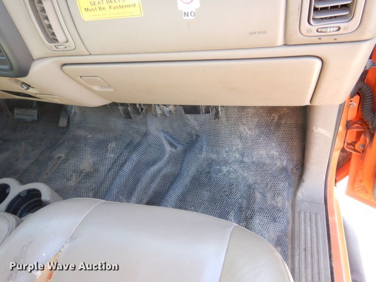 image for item IE9687 2006 Chevrolet Silverado 3500  Crew Cab utility bed pickup truck