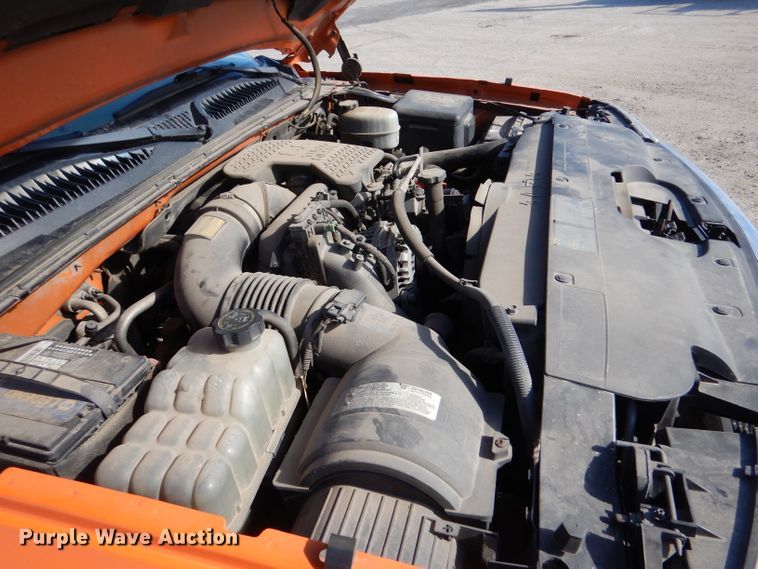 image for item IE9687 2006 Chevrolet Silverado 3500  Crew Cab utility bed pickup truck