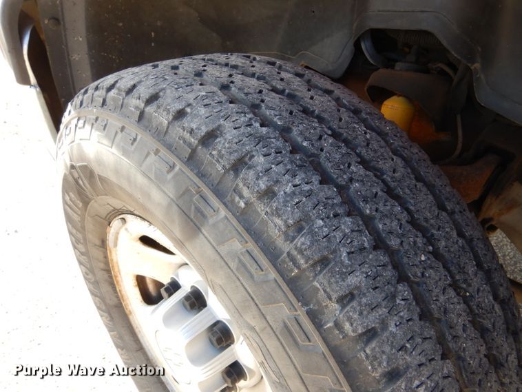 image for item IE9687 2006 Chevrolet Silverado 3500  Crew Cab utility bed pickup truck