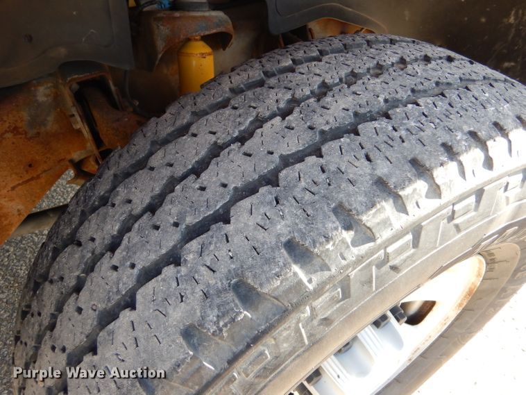 image for item IE9687 2006 Chevrolet Silverado 3500  Crew Cab utility bed pickup truck