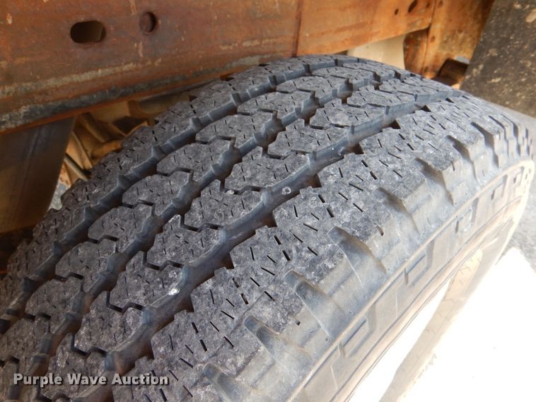 image for item IE9687 2006 Chevrolet Silverado 3500  Crew Cab utility bed pickup truck