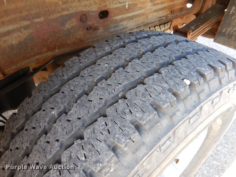 image for item IE9687 2006 Chevrolet Silverado 3500  Crew Cab utility bed pickup truck