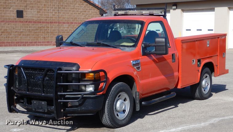 image for item IE9688 2008 Ford F250 Super Duty XL  utility bed pickup truck