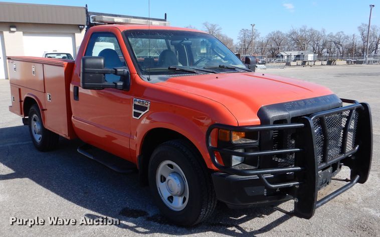 image for item IE9688 2008 Ford F250 Super Duty XL  utility bed pickup truck
