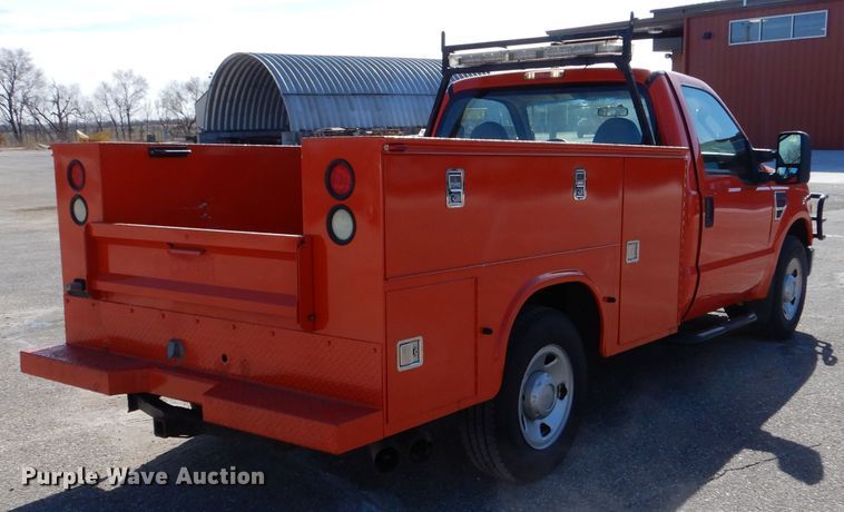 image for item IE9688 2008 Ford F250 Super Duty XL  utility bed pickup truck
