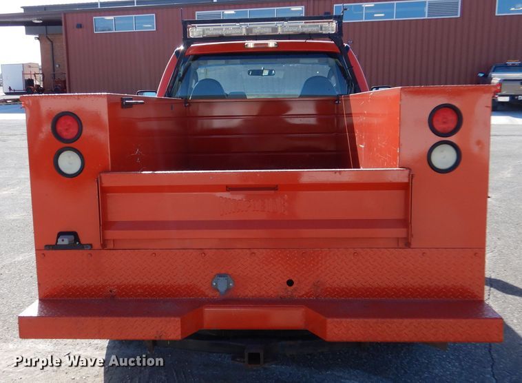 image for item IE9688 2008 Ford F250 Super Duty XL  utility bed pickup truck