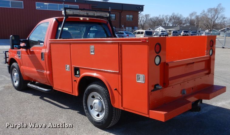 image for item IE9688 2008 Ford F250 Super Duty XL  utility bed pickup truck