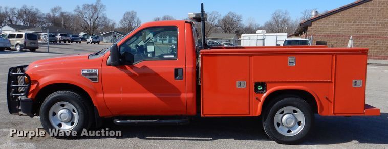 image for item IE9688 2008 Ford F250 Super Duty XL  utility bed pickup truck