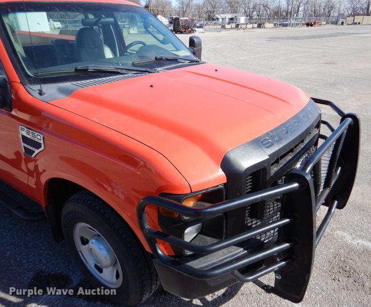 image for item IE9688 2008 Ford F250 Super Duty XL  utility bed pickup truck