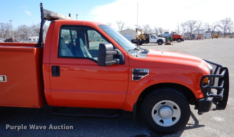 image for item IE9688 2008 Ford F250 Super Duty XL  utility bed pickup truck