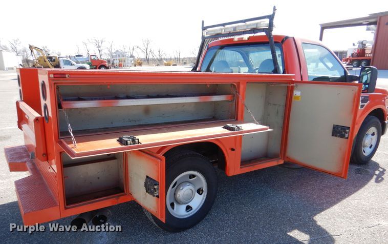 image for item IE9688 2008 Ford F250 Super Duty XL  utility bed pickup truck