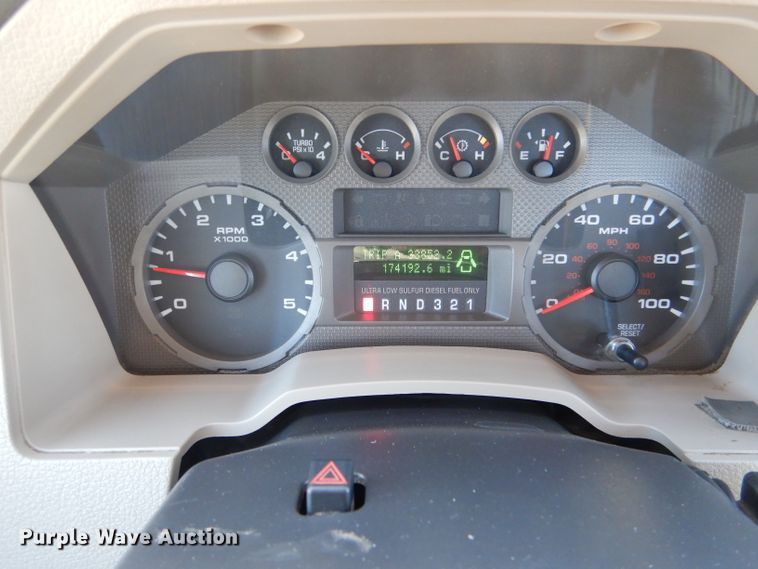 image for item IE9688 2008 Ford F250 Super Duty XL  utility bed pickup truck