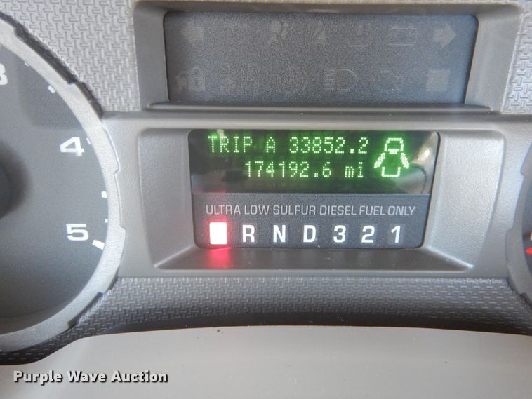 image for item IE9688 2008 Ford F250 Super Duty XL  utility bed pickup truck