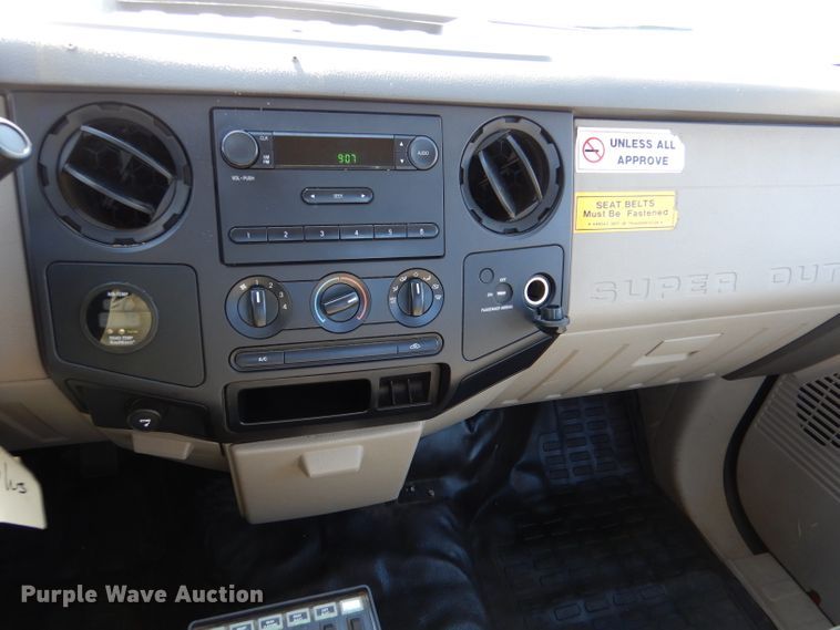 image for item IE9688 2008 Ford F250 Super Duty XL  utility bed pickup truck