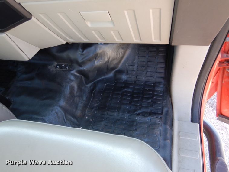 image for item IE9688 2008 Ford F250 Super Duty XL  utility bed pickup truck