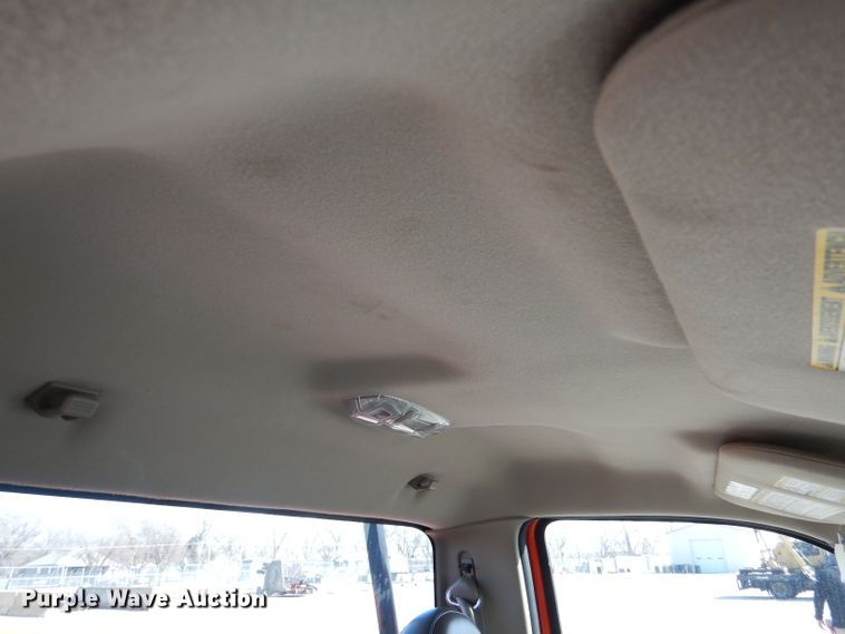 image for item IE9688 2008 Ford F250 Super Duty XL  utility bed pickup truck