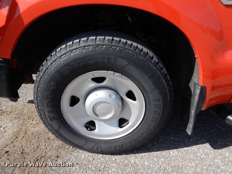 image for item IE9688 2008 Ford F250 Super Duty XL  utility bed pickup truck