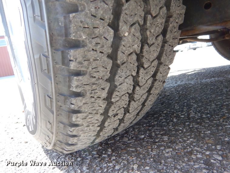 image for item IE9688 2008 Ford F250 Super Duty XL  utility bed pickup truck