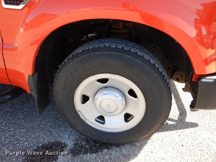 image for item IE9688 2008 Ford F250 Super Duty XL  utility bed pickup truck