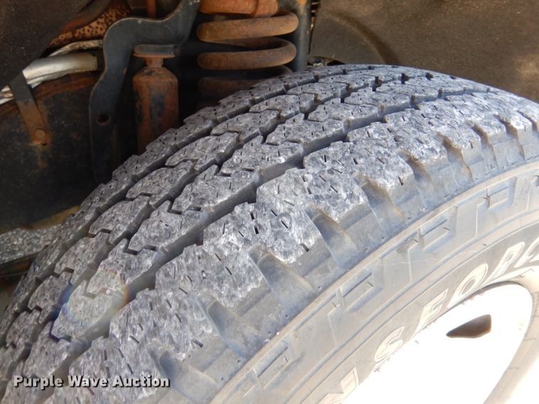 image for item IE9688 2008 Ford F250 Super Duty XL  utility bed pickup truck