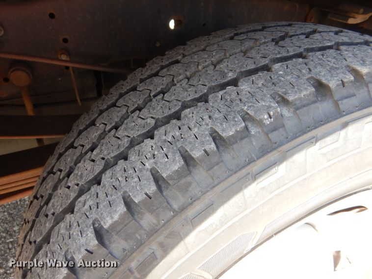 image for item IE9688 2008 Ford F250 Super Duty XL  utility bed pickup truck