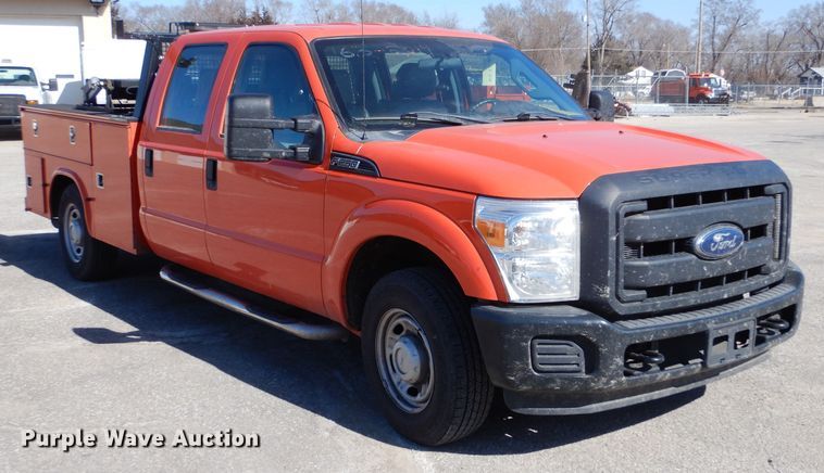 image for item IE9689 2014 Ford F250 Super Duty XL  Crew Cab utility bed pickup truck