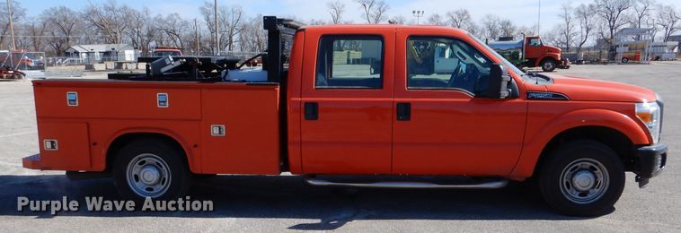 image for item IE9689 2014 Ford F250 Super Duty XL  Crew Cab utility bed pickup truck