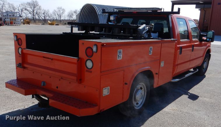 image for item IE9689 2014 Ford F250 Super Duty XL  Crew Cab utility bed pickup truck