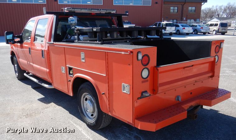 image for item IE9689 2014 Ford F250 Super Duty XL  Crew Cab utility bed pickup truck