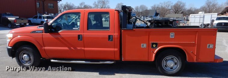 image for item IE9689 2014 Ford F250 Super Duty XL  Crew Cab utility bed pickup truck