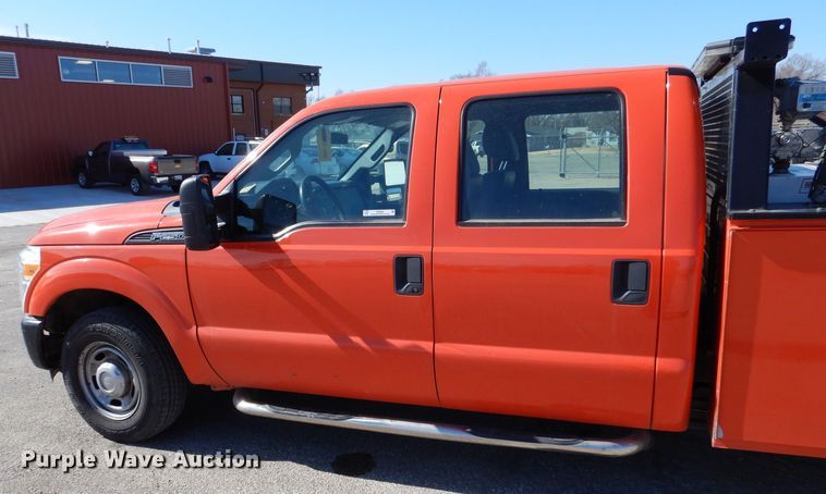 image for item IE9689 2014 Ford F250 Super Duty XL  Crew Cab utility bed pickup truck