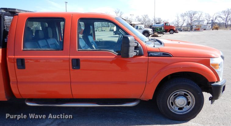 image for item IE9689 2014 Ford F250 Super Duty XL  Crew Cab utility bed pickup truck