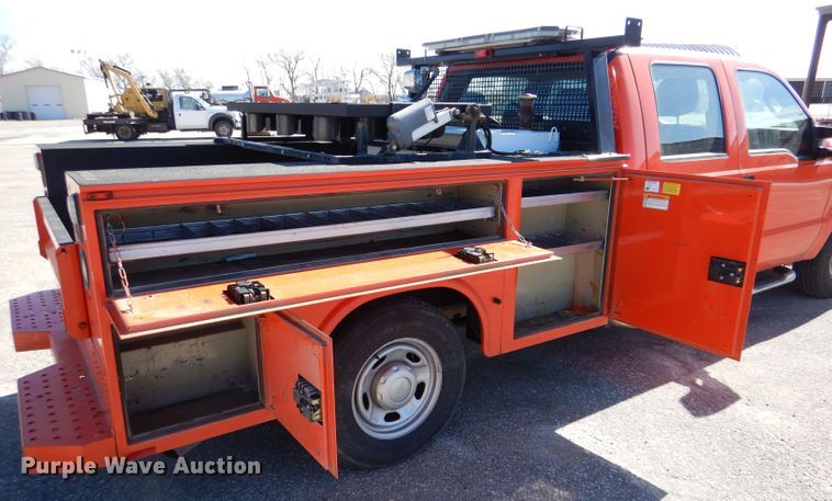 image for item IE9689 2014 Ford F250 Super Duty XL  Crew Cab utility bed pickup truck