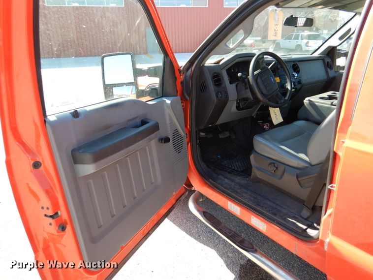 image for item IE9689 2014 Ford F250 Super Duty XL  Crew Cab utility bed pickup truck