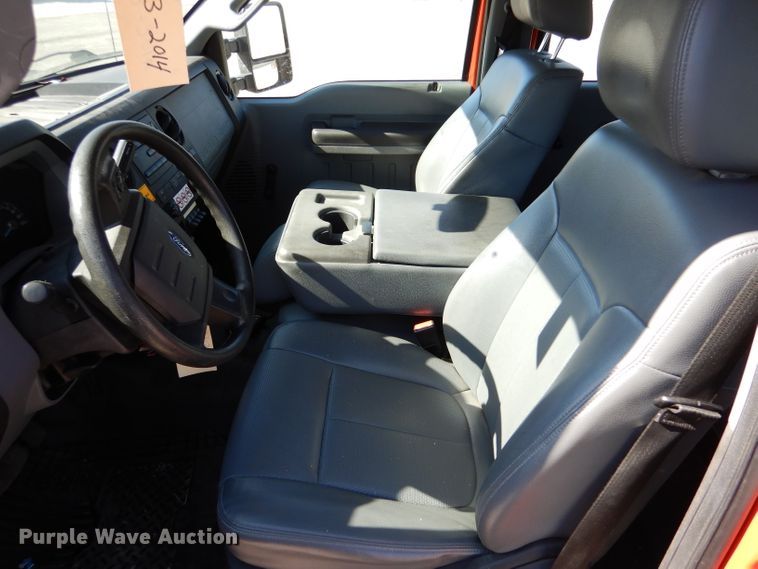 image for item IE9689 2014 Ford F250 Super Duty XL  Crew Cab utility bed pickup truck