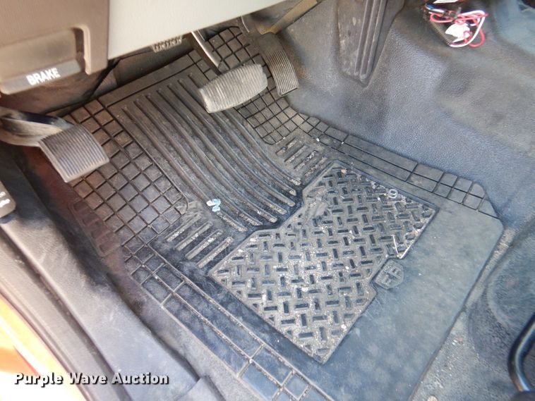 image for item IE9689 2014 Ford F250 Super Duty XL  Crew Cab utility bed pickup truck