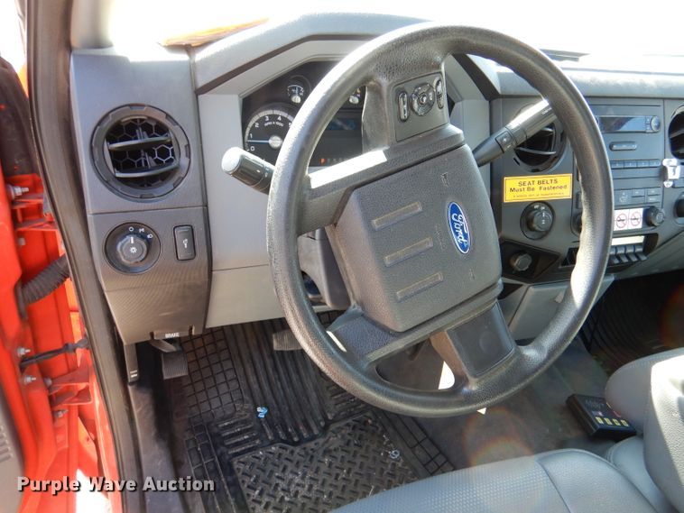 image for item IE9689 2014 Ford F250 Super Duty XL  Crew Cab utility bed pickup truck