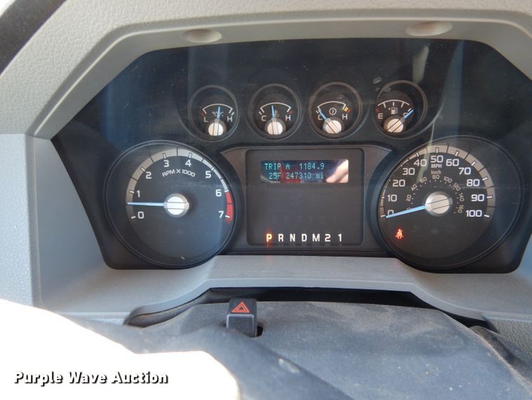 image for item IE9689 2014 Ford F250 Super Duty XL  Crew Cab utility bed pickup truck