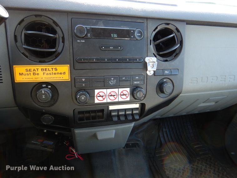 image for item IE9689 2014 Ford F250 Super Duty XL  Crew Cab utility bed pickup truck