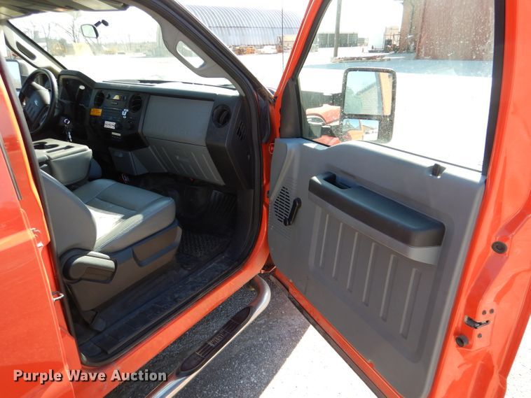 image for item IE9689 2014 Ford F250 Super Duty XL  Crew Cab utility bed pickup truck