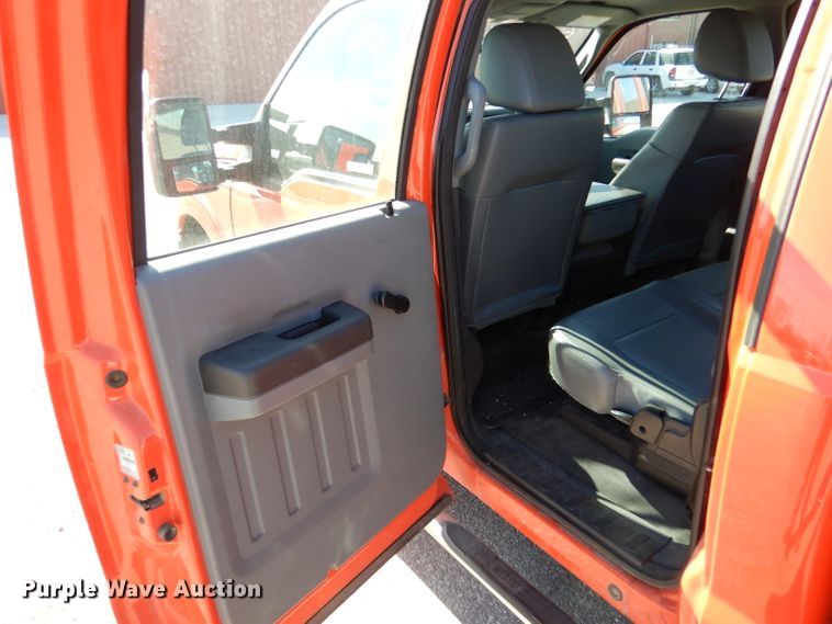 image for item IE9689 2014 Ford F250 Super Duty XL  Crew Cab utility bed pickup truck